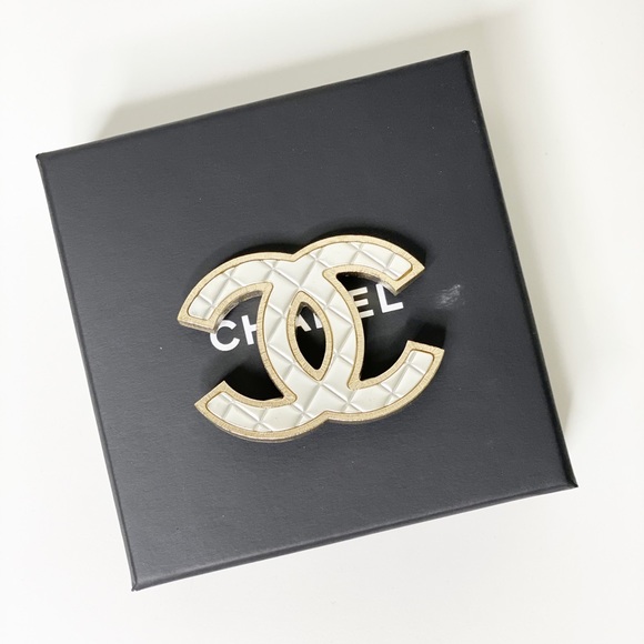 Chanel Silver Brooch in EUC - Picture 7 of 7
